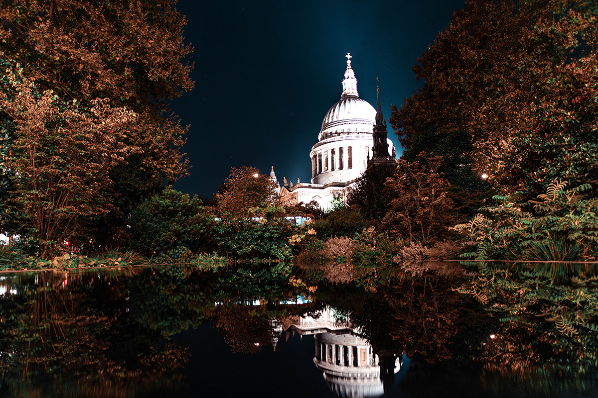 St. Paul's Cathedral at night.